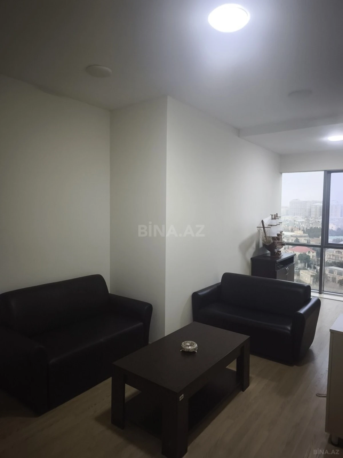 Satılır 7 otaqlı ofis 270.9 m²