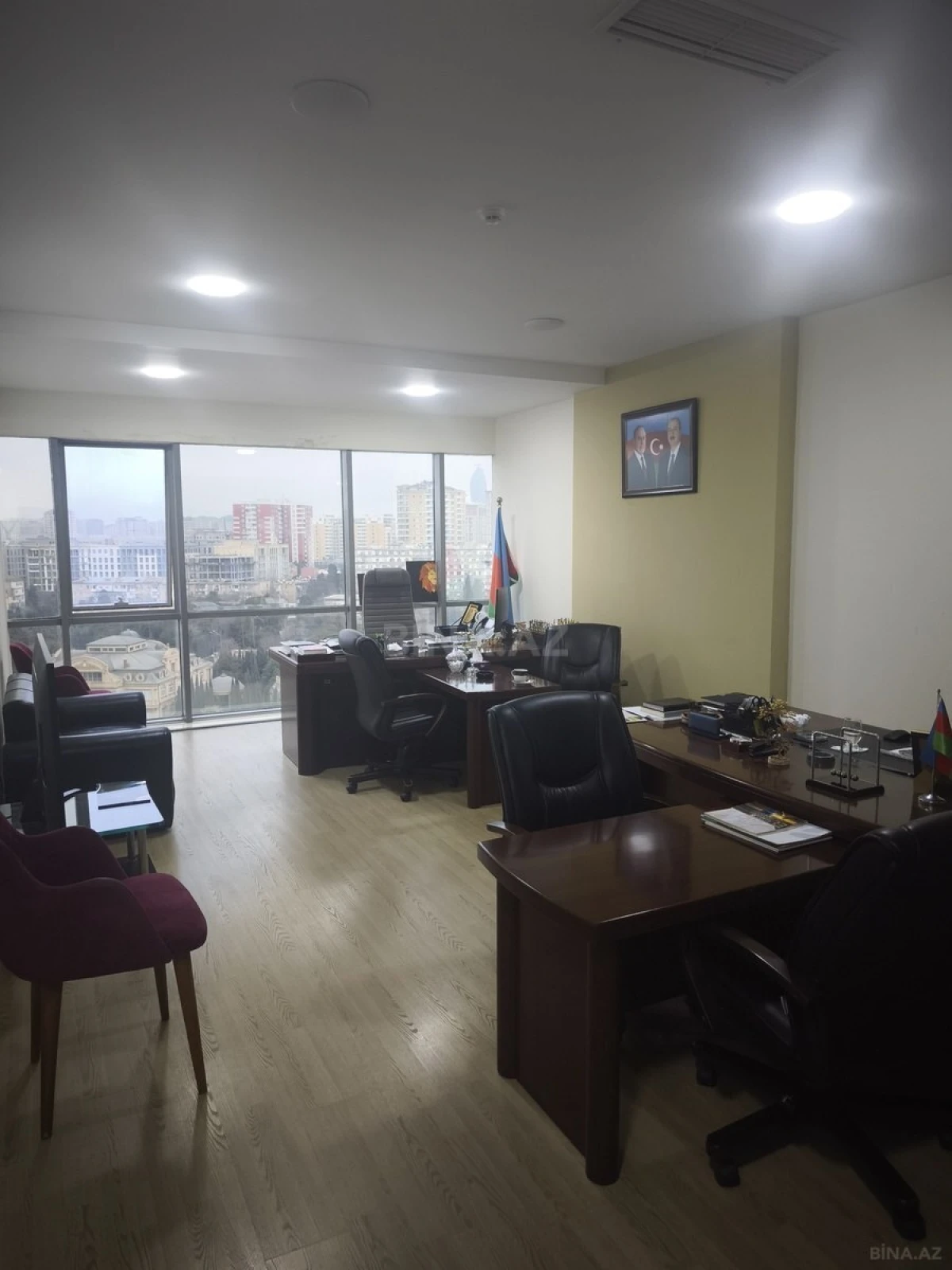Satılır 7 otaqlı ofis 270.9 m²