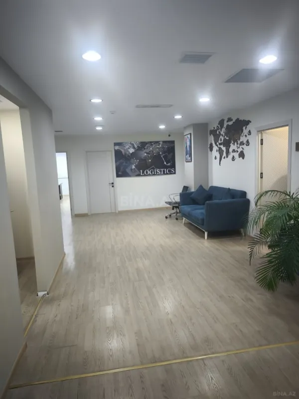 Satılır 7 otaqlı ofis 270.9 m²