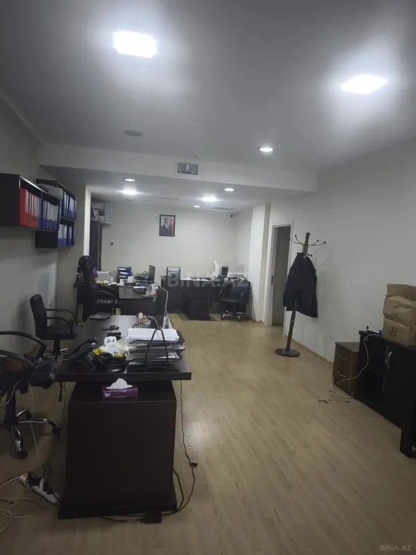 Satılır 7 otaqlı ofis 270.9 m²