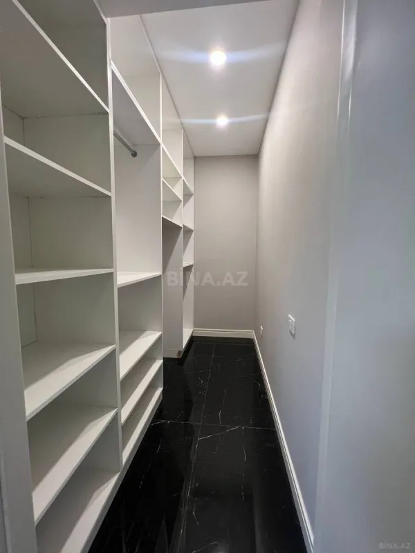 Satılır 4 otaqlı mənzil 260 m²
