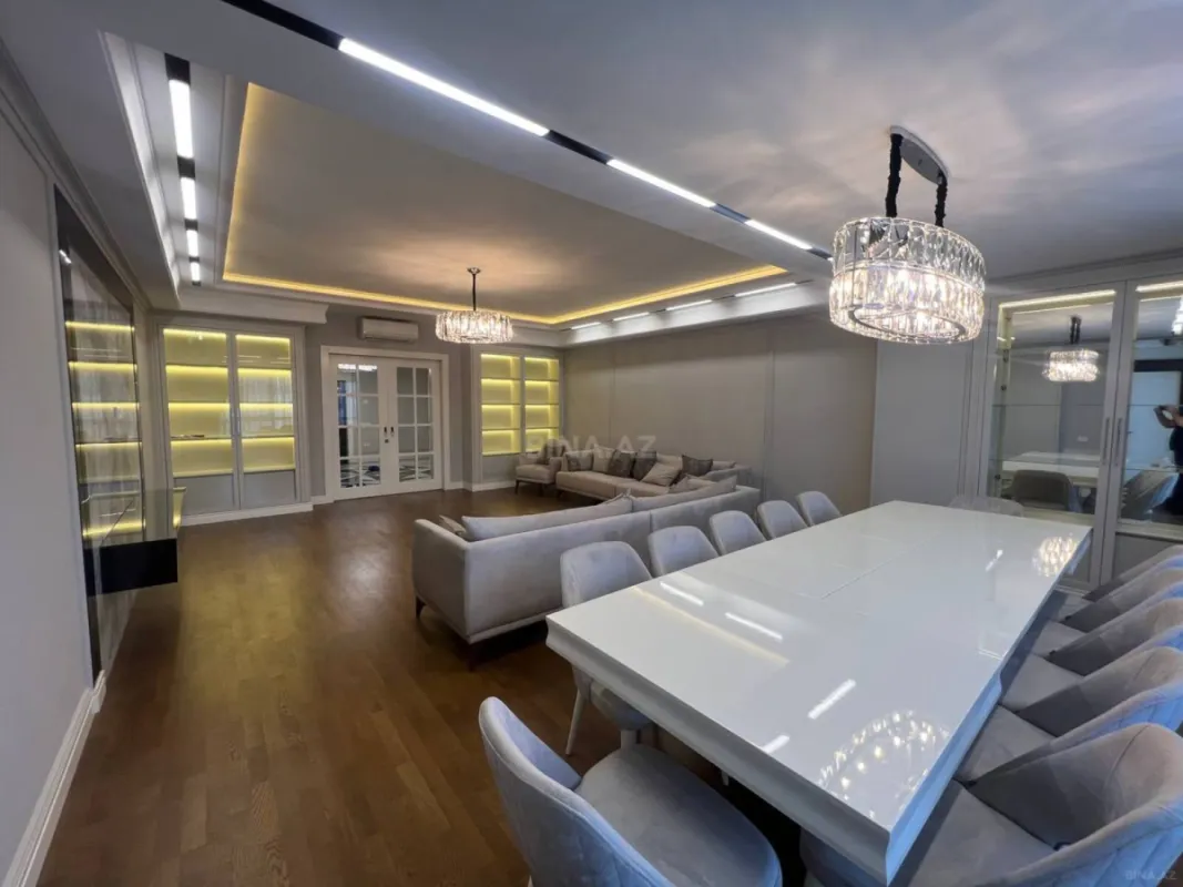 Satılır 4 otaqlı mənzil 260 m²