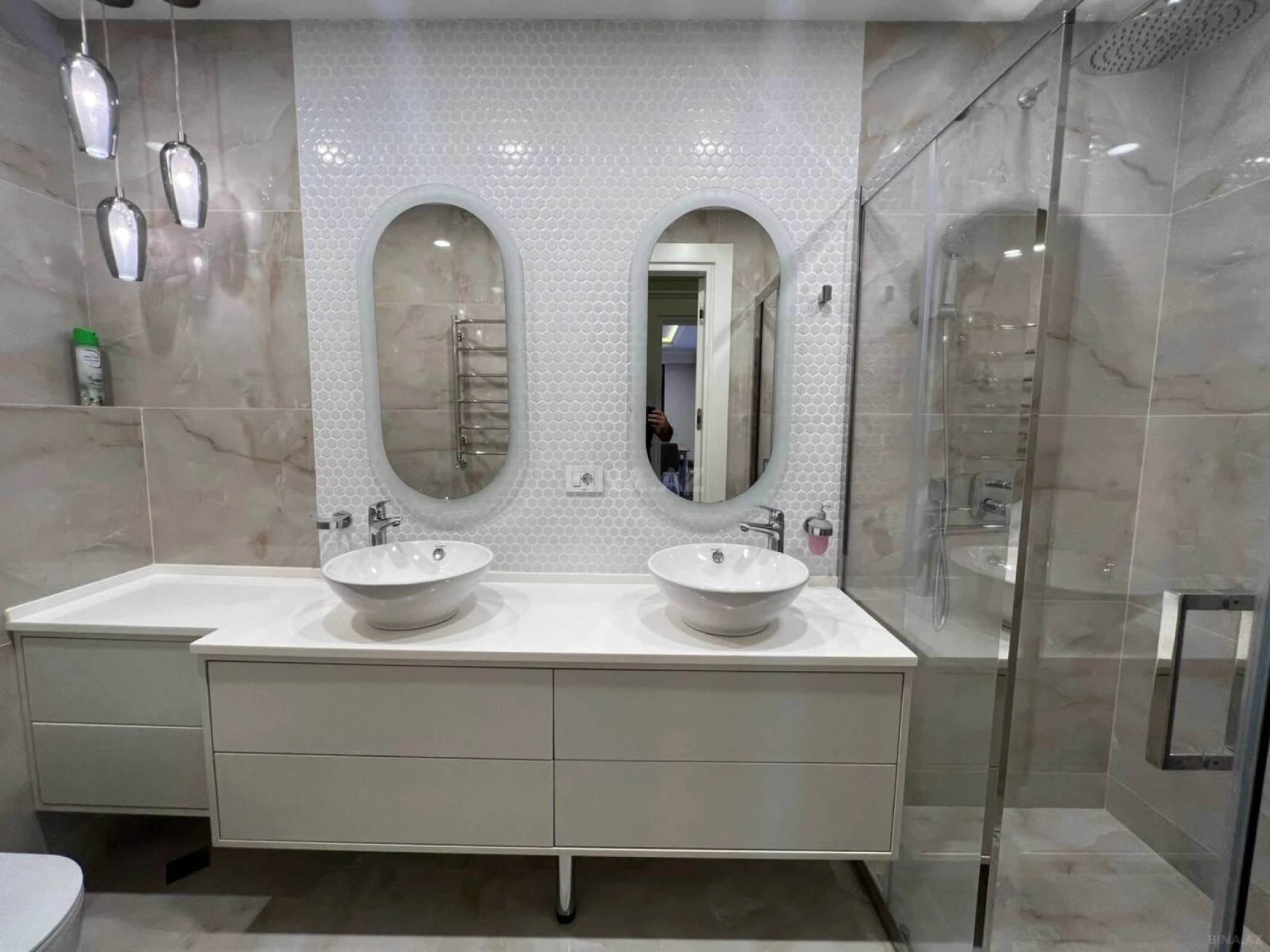 Satılır 4 otaqlı mənzil 260 m²