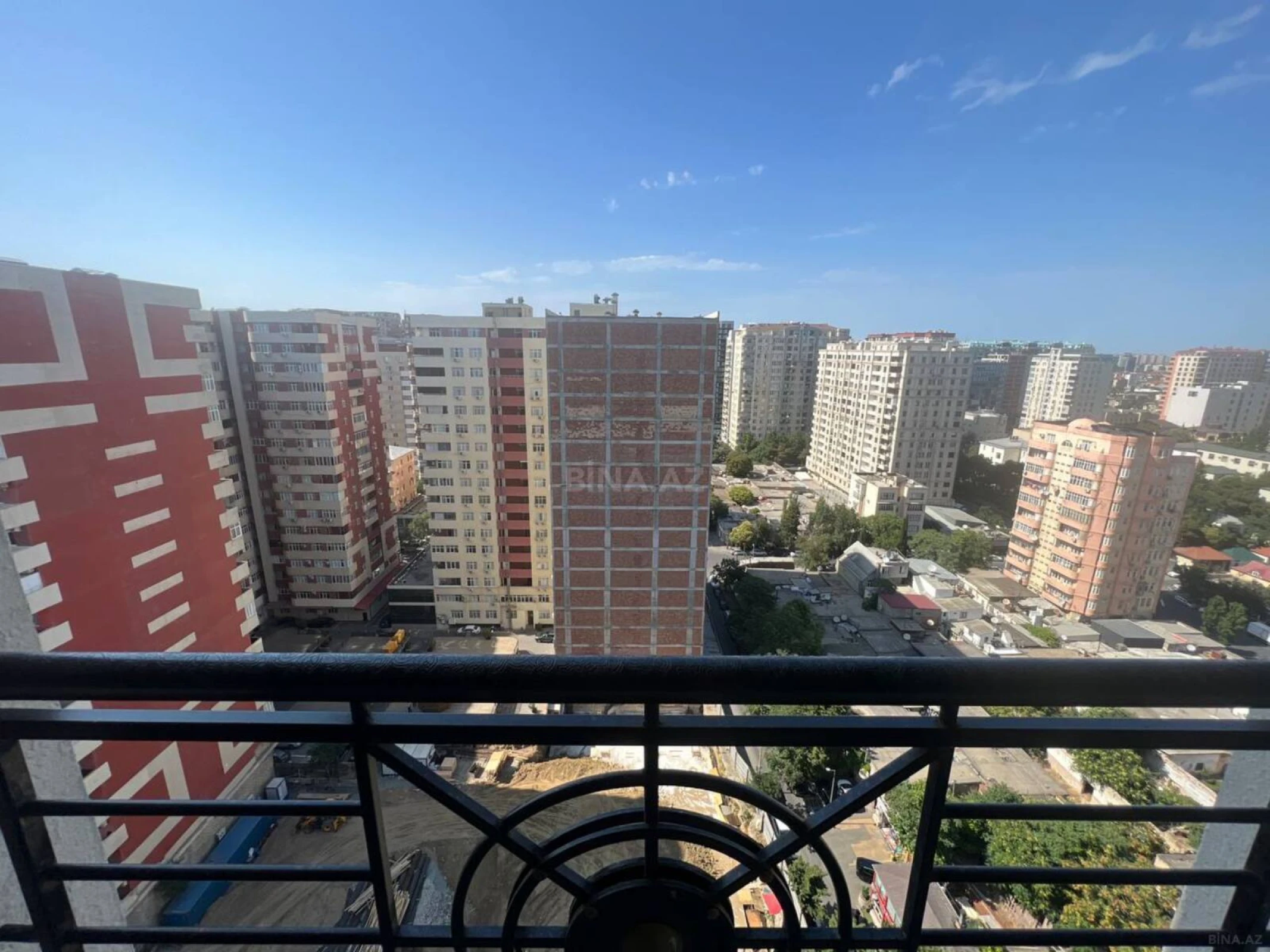 Satılır 4 otaqlı mənzil 260 m²
