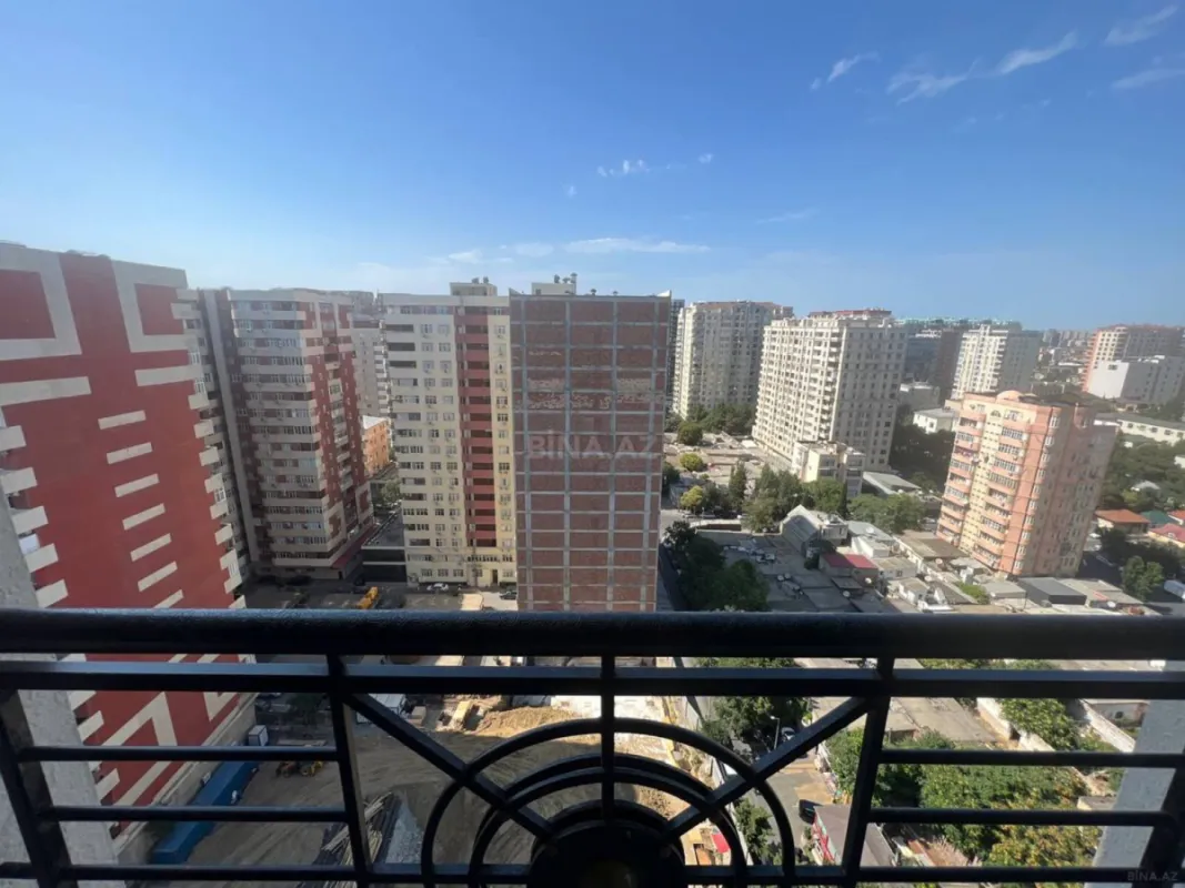 Satılır 4 otaqlı mənzil 260 m²