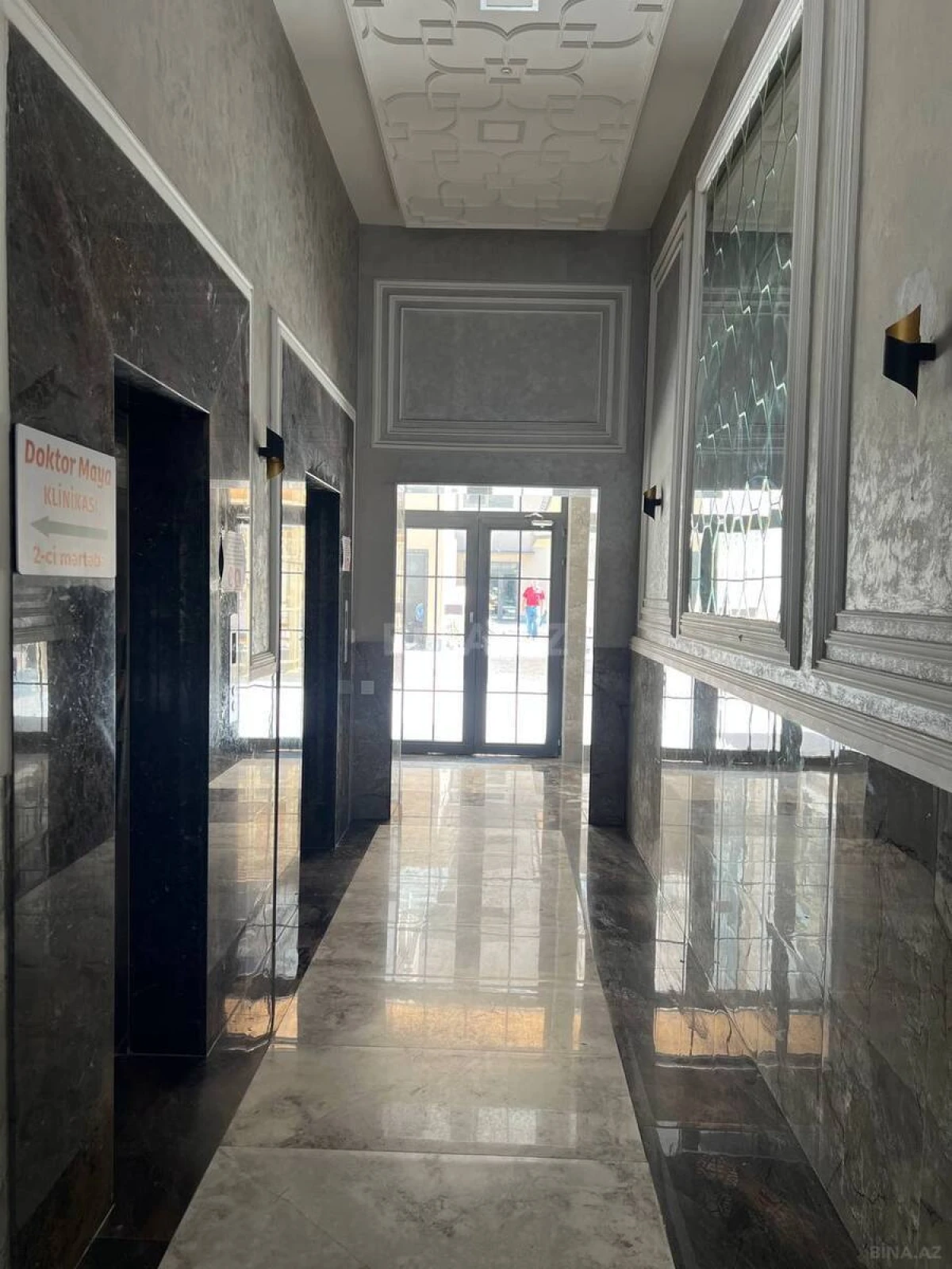 Satılır 4 otaqlı mənzil 260 m²