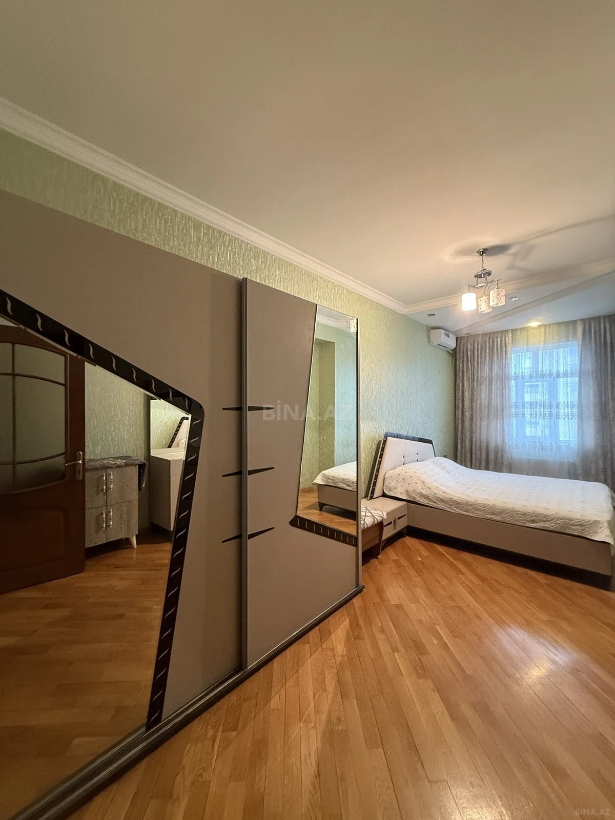 Satılır 3 otaqlı mənzil 115 m²