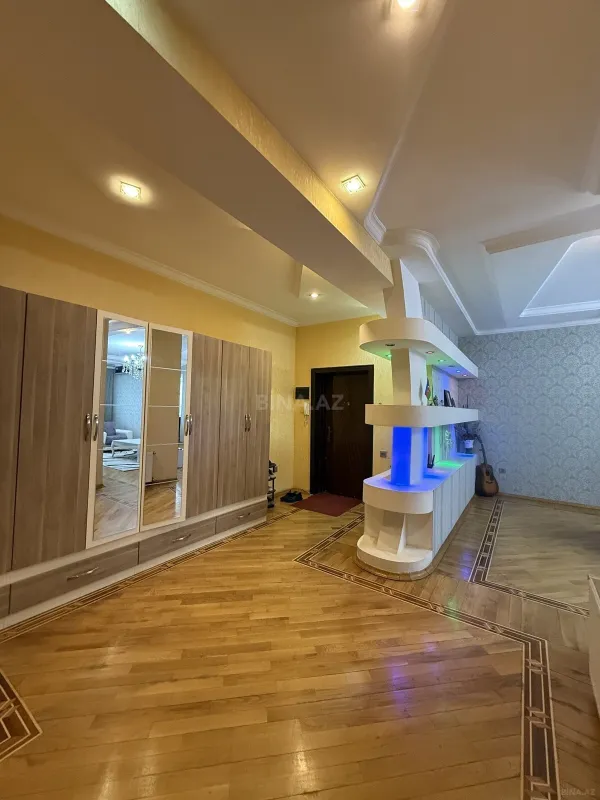 Satılır 3 otaqlı mənzil 115 m²