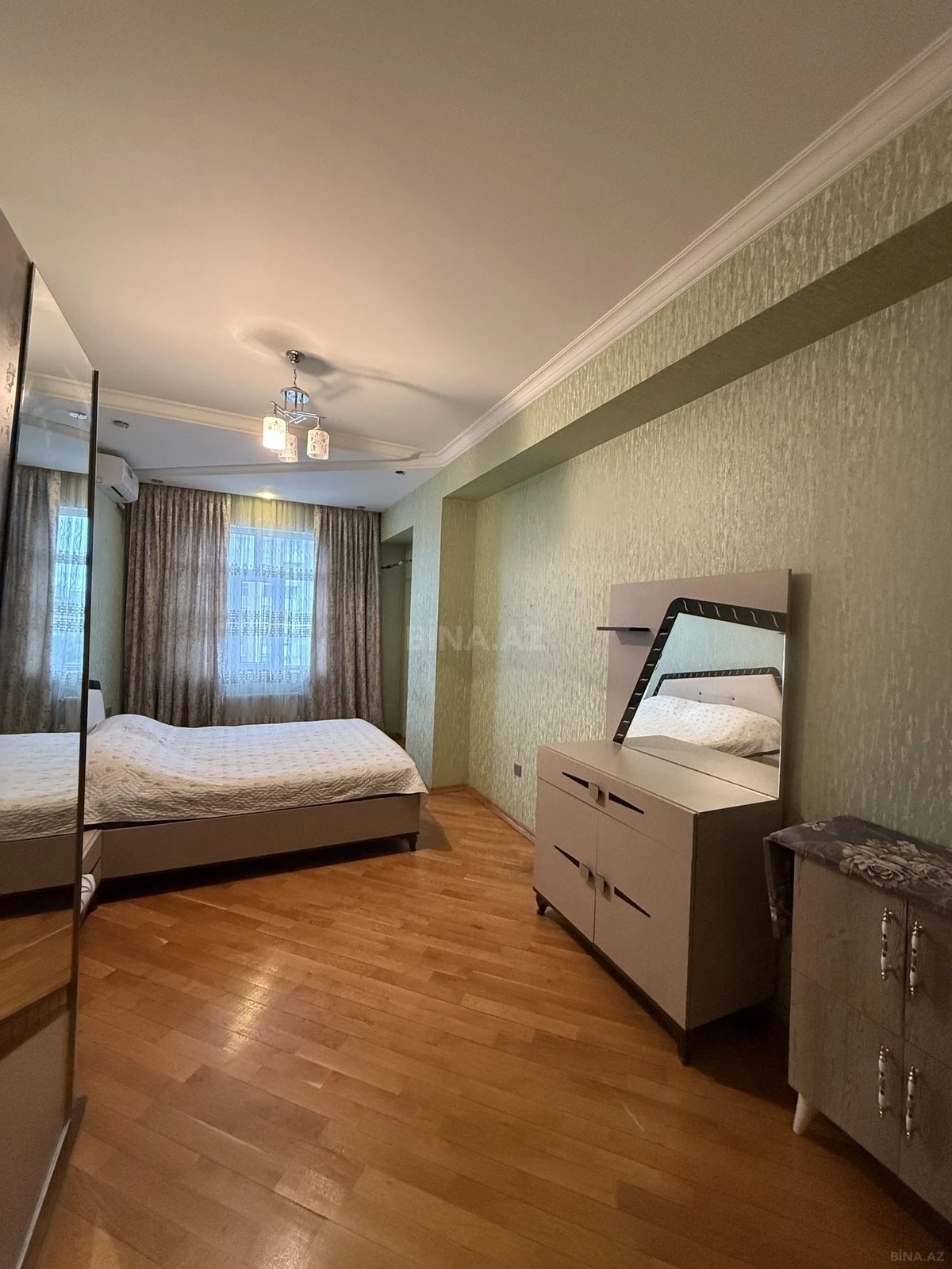 Satılır 3 otaqlı mənzil 115 m²