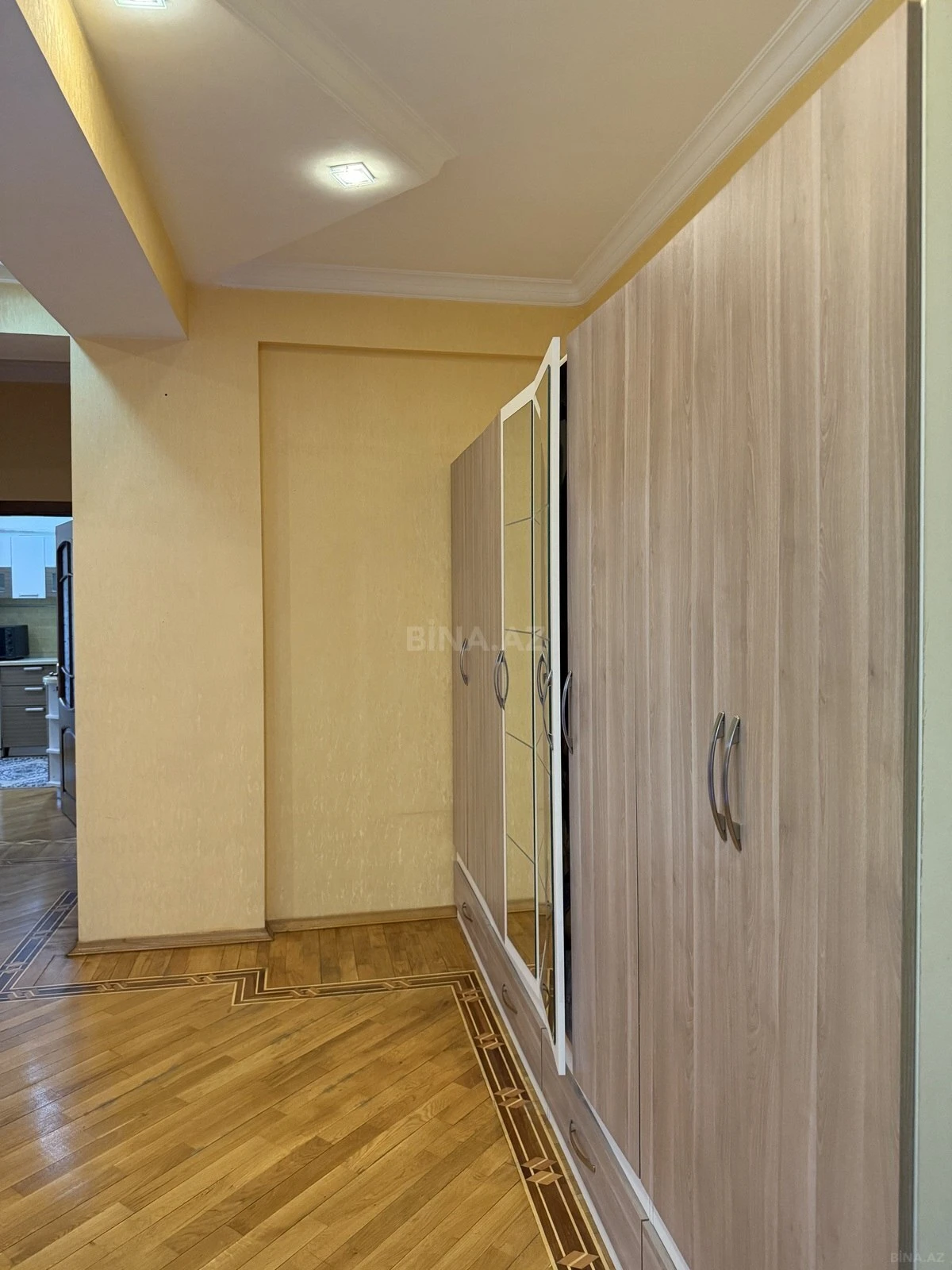 Satılır 3 otaqlı mənzil 115 m²