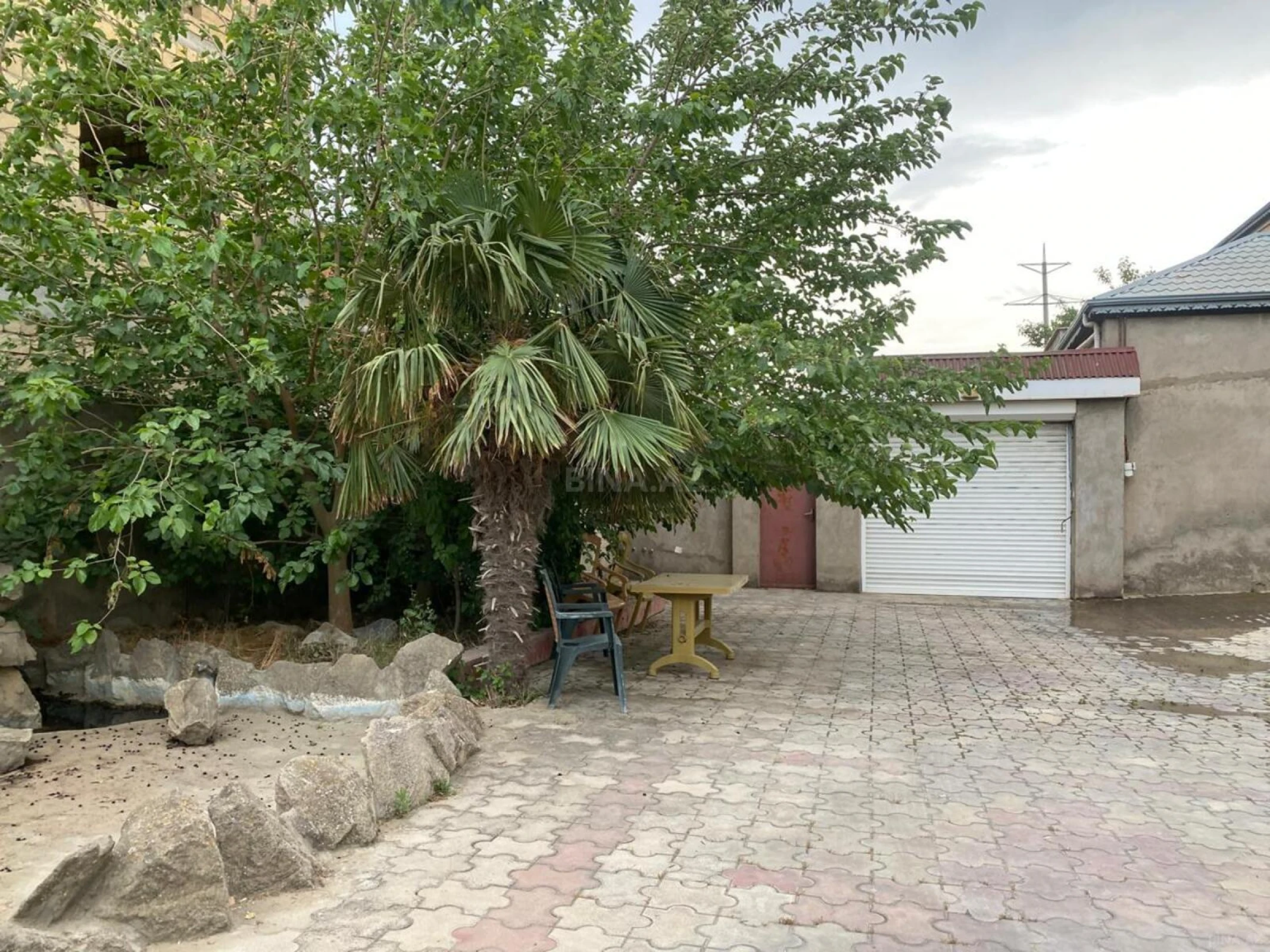 Satılır 9 otaqlı həyət evi 400 m²
