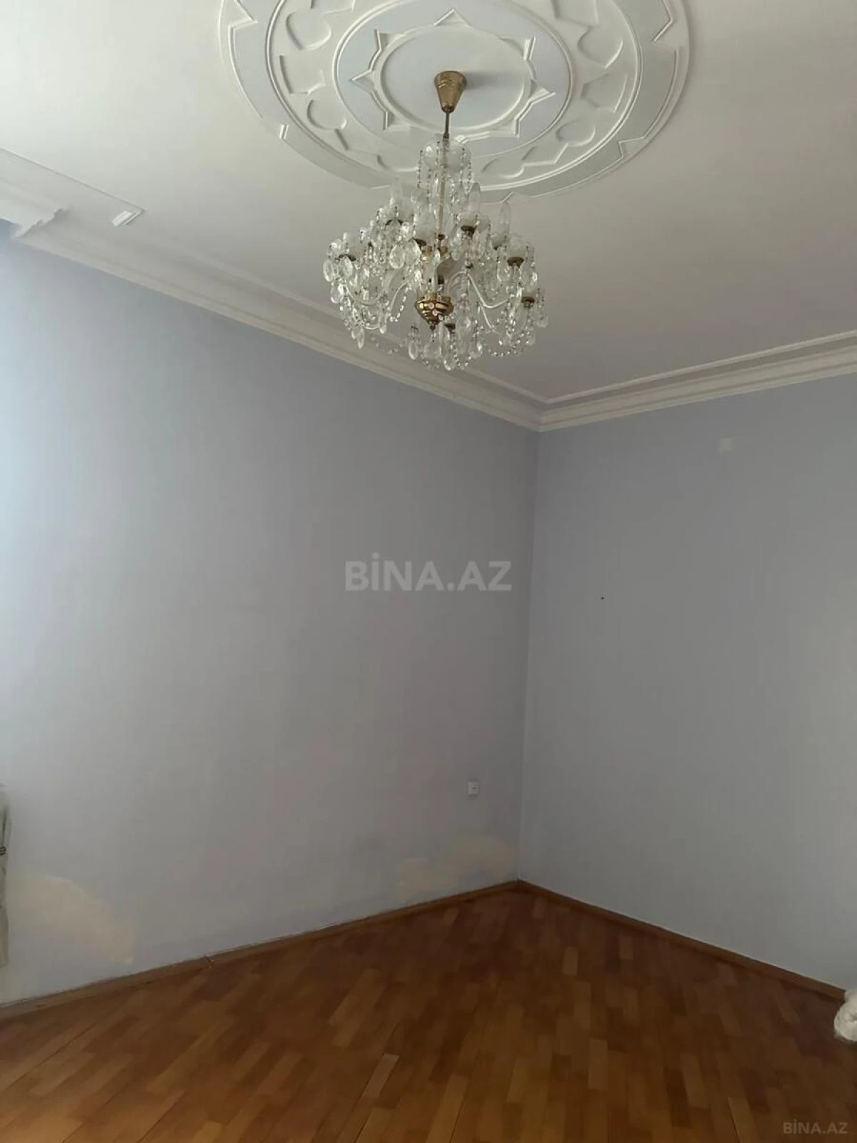 Satılır 9 otaqlı həyət evi 400 m²