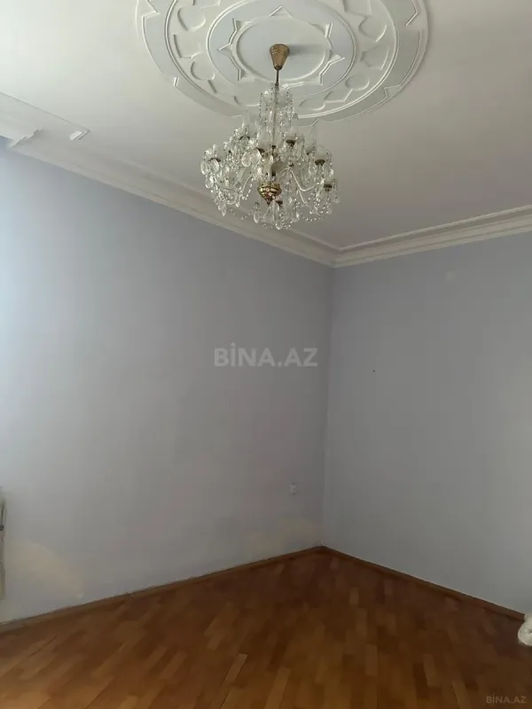 Satılır 9 otaqlı həyət evi 400 m²