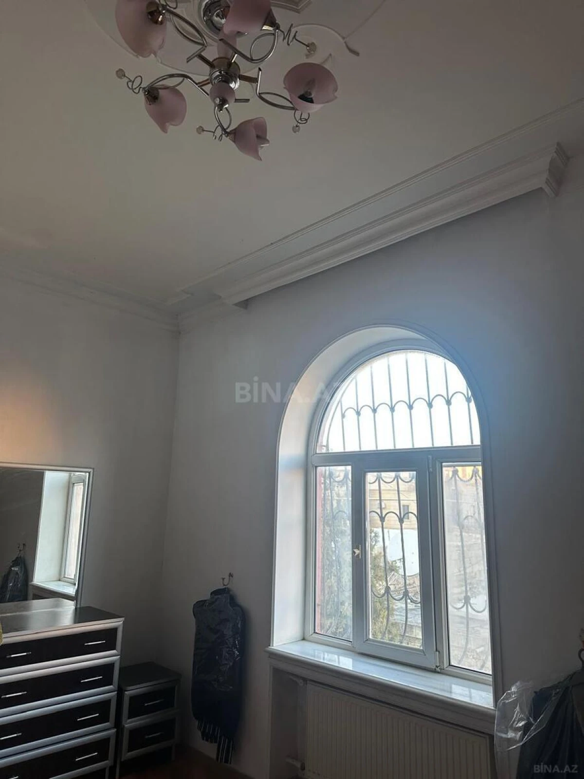 Satılır 9 otaqlı həyət evi 400 m²