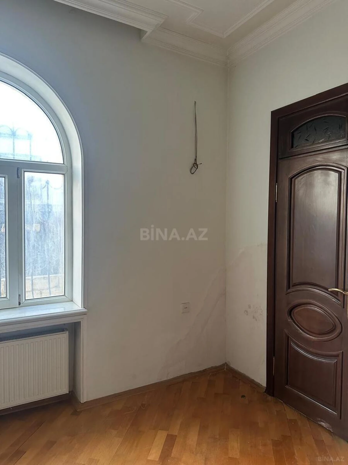 Satılır 9 otaqlı həyət evi 400 m²