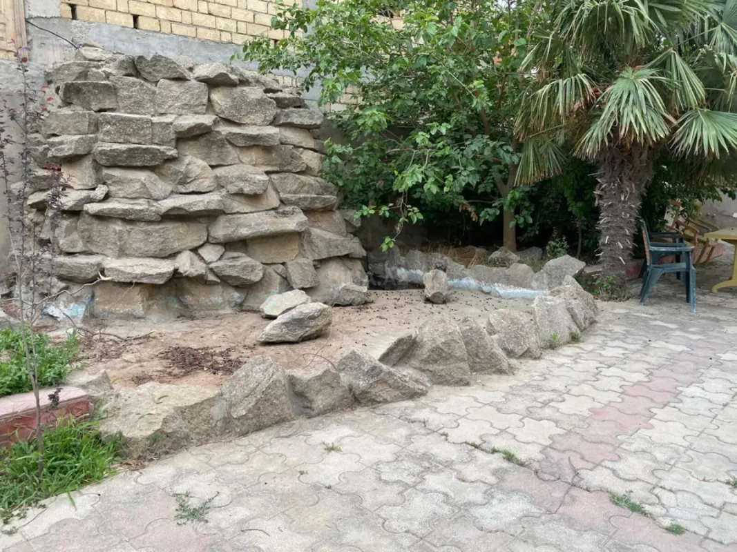 Satılır 9 otaqlı həyət evi 400 m²