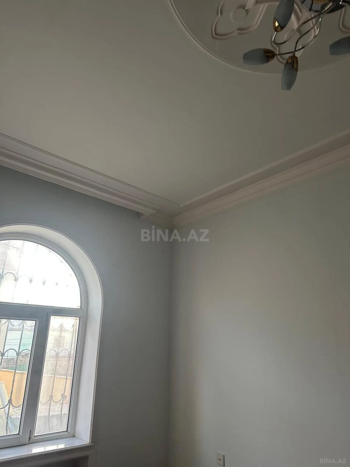 Satılır 9 otaqlı həyət evi 400 m²