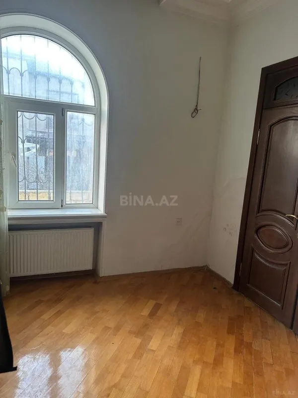 Satılır 9 otaqlı həyət evi 400 m²