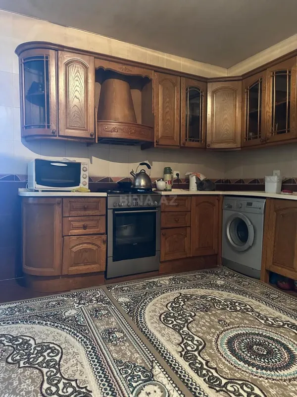 Satılır 9 otaqlı həyət evi 400 m²