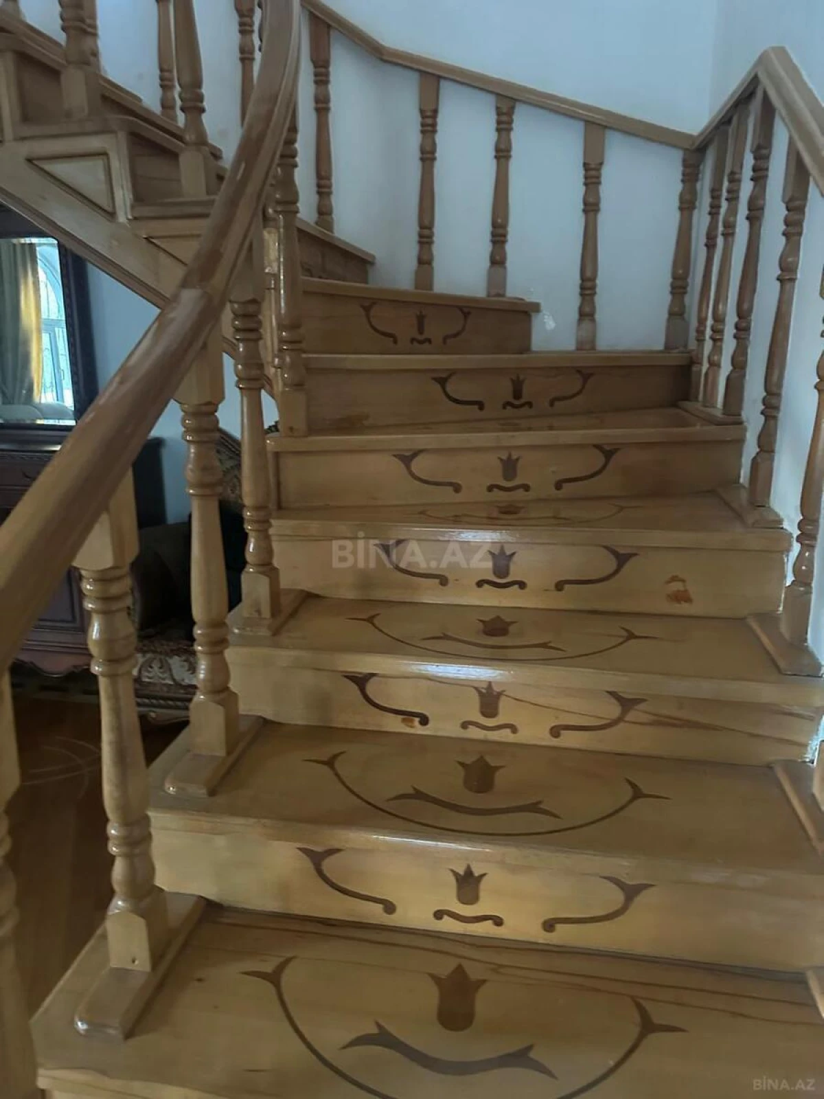 Satılır 9 otaqlı həyət evi 400 m²