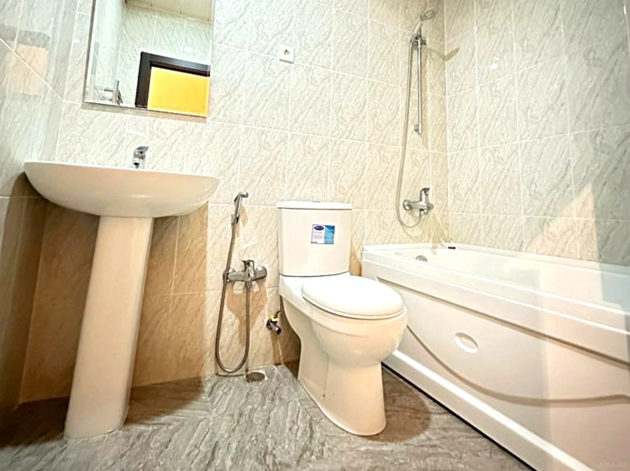 Satılır 2 otaqlı mənzil 65 m²