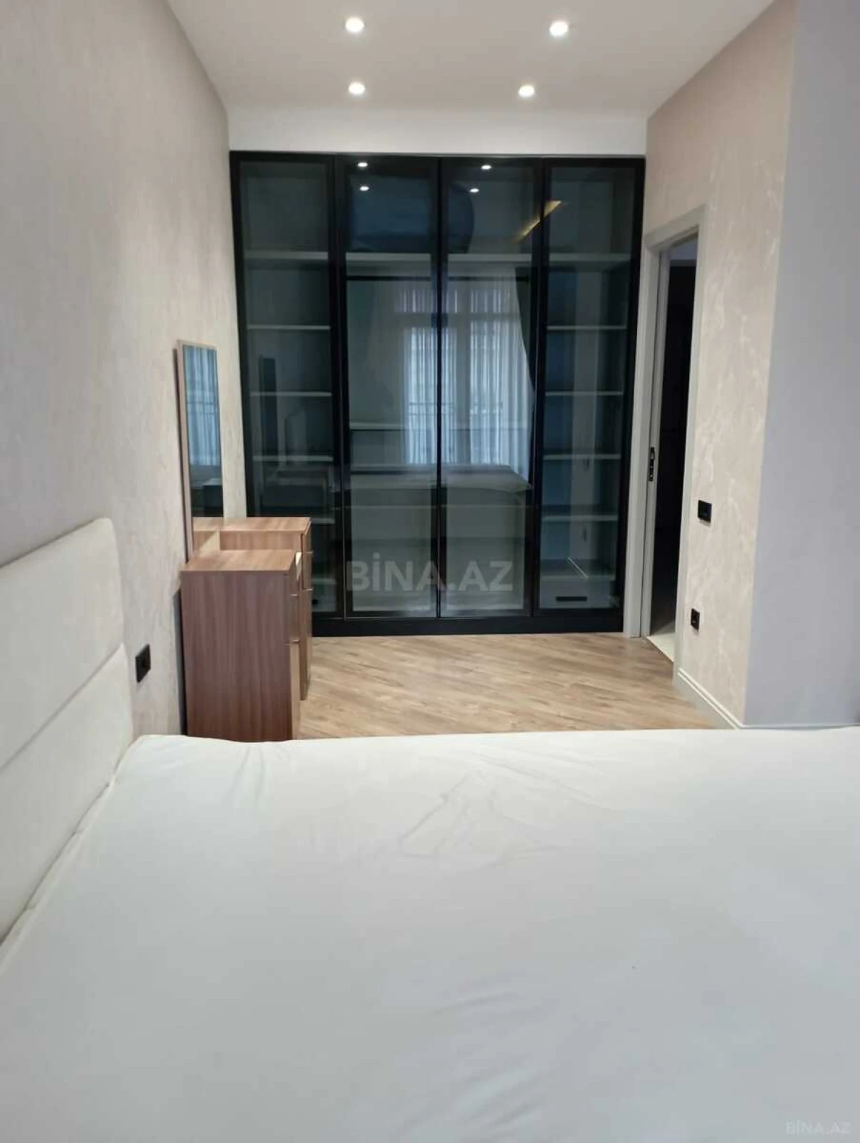 Kirayə verilir 2 otaqlı mənzil 76 m²