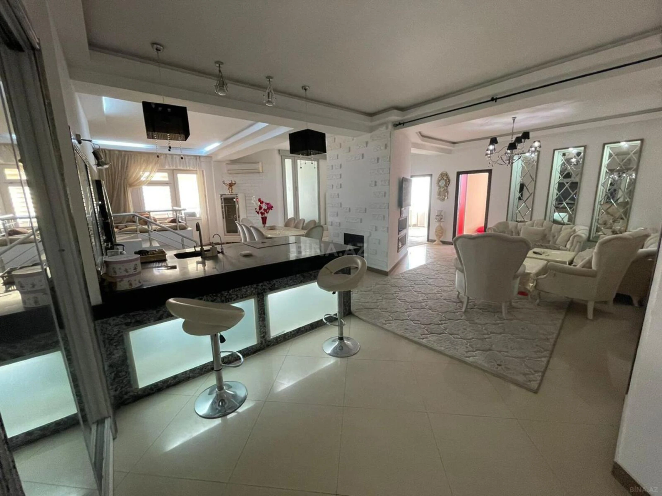 Kirayə verilir 3 otaqlı mənzil 140 m²
