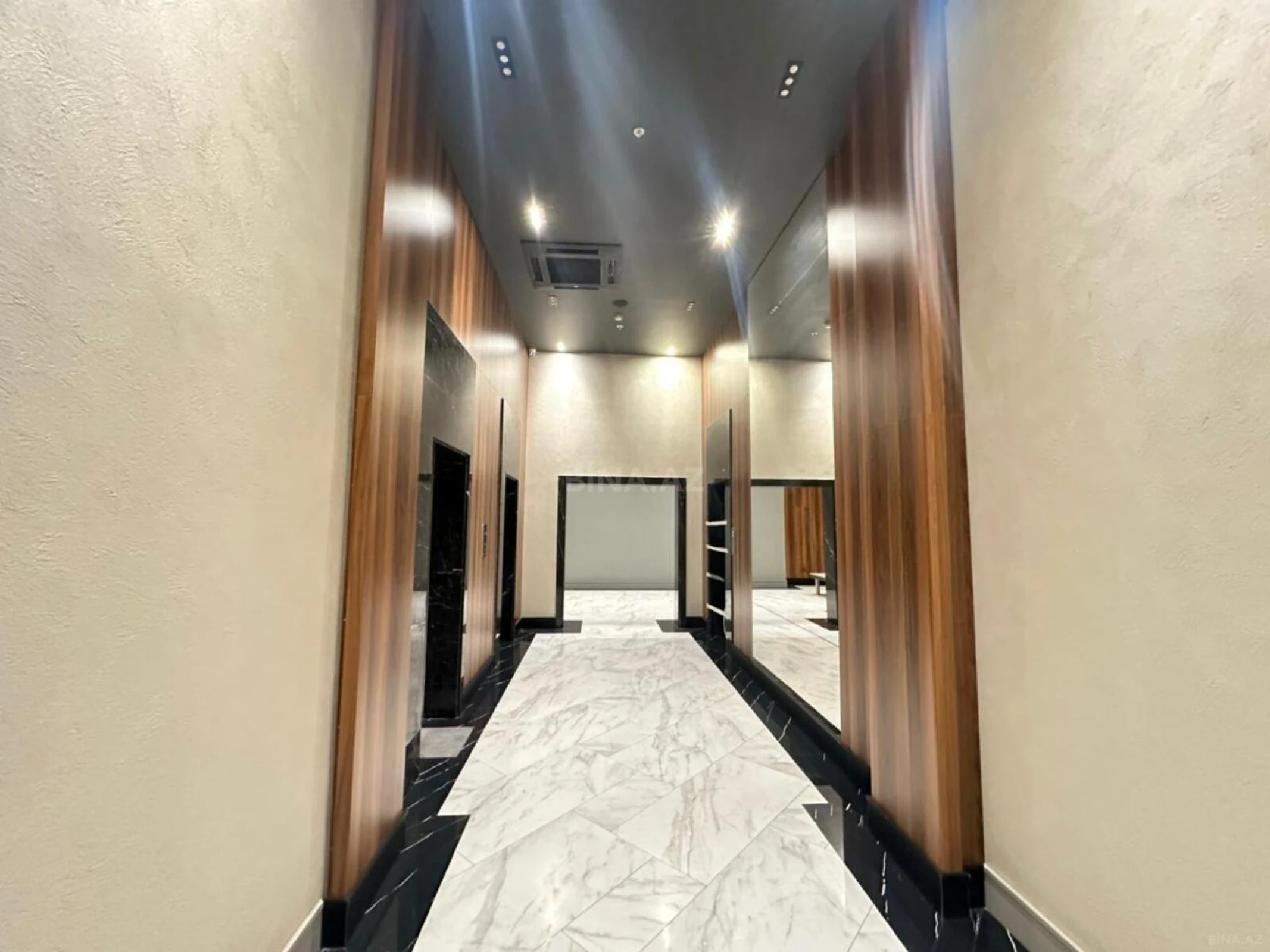 Satılır 3 otaqlı mənzil 163 m²