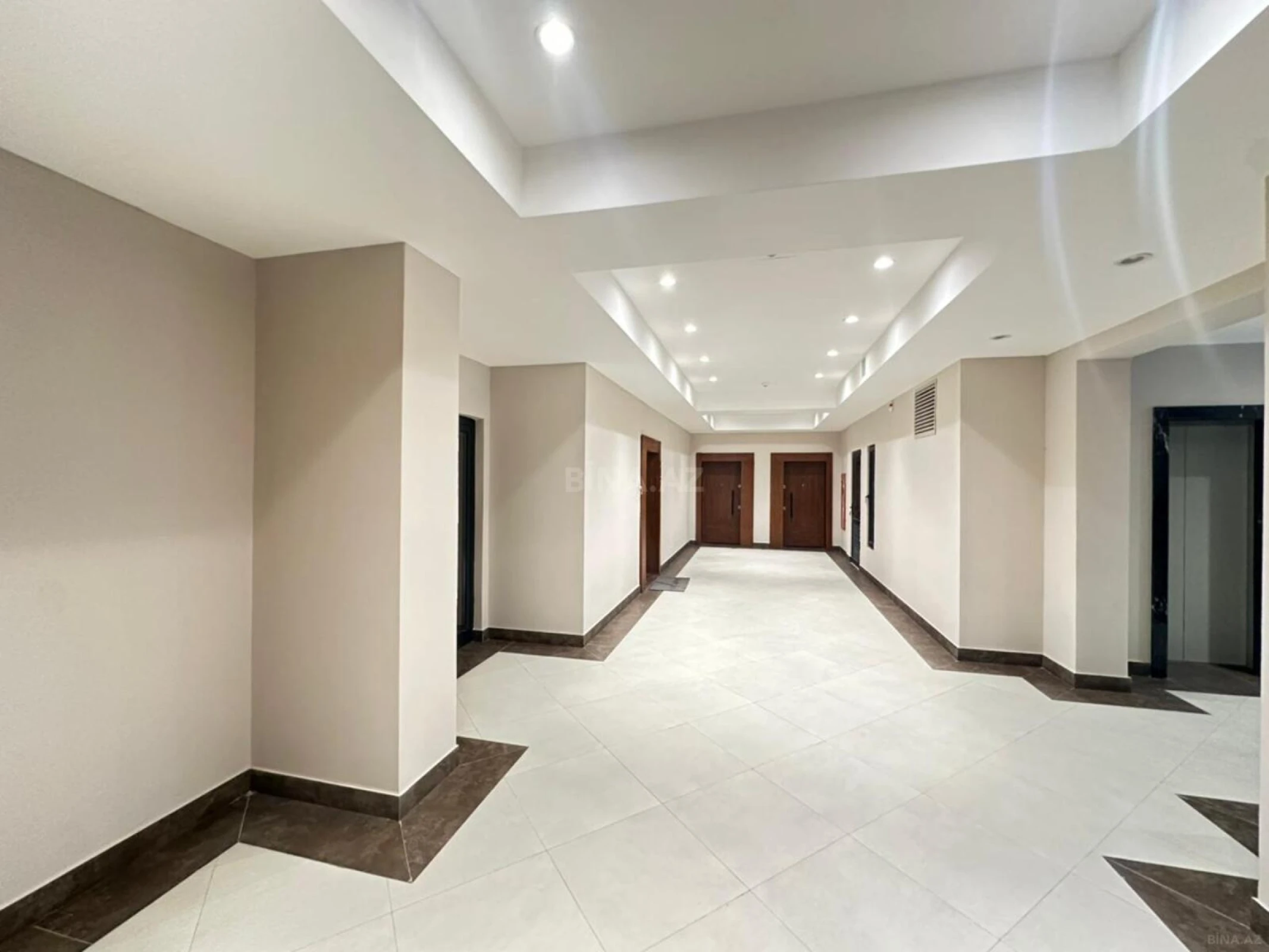 Satılır 3 otaqlı mənzil 163 m²