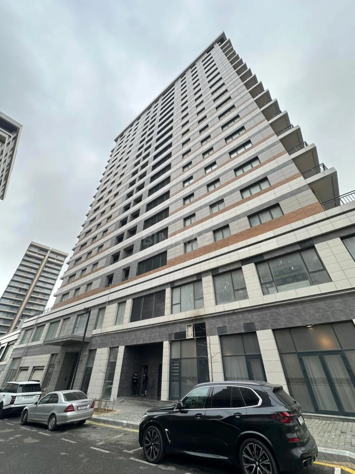 Satılır 3 otaqlı mənzil 163 m²