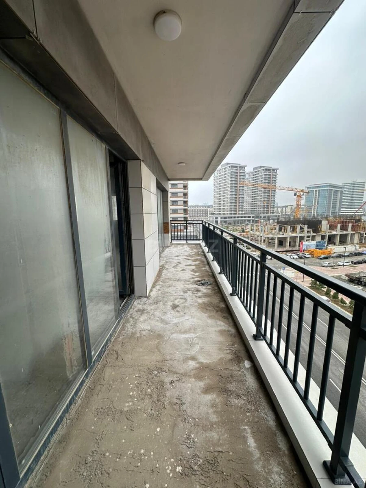 Satılır 3 otaqlı mənzil 163 m²