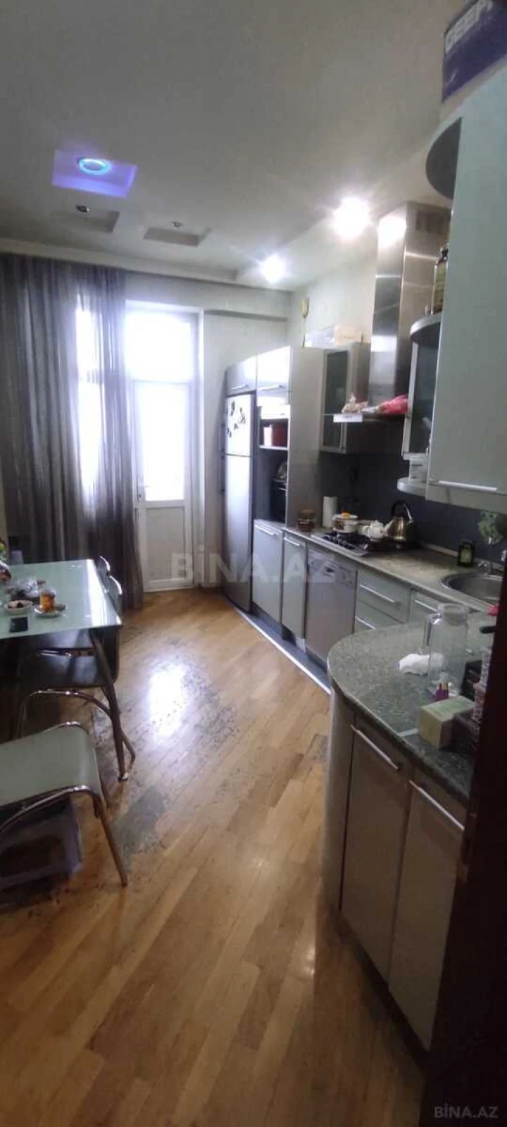 Satılır 2 otaqlı mənzil 96 m²