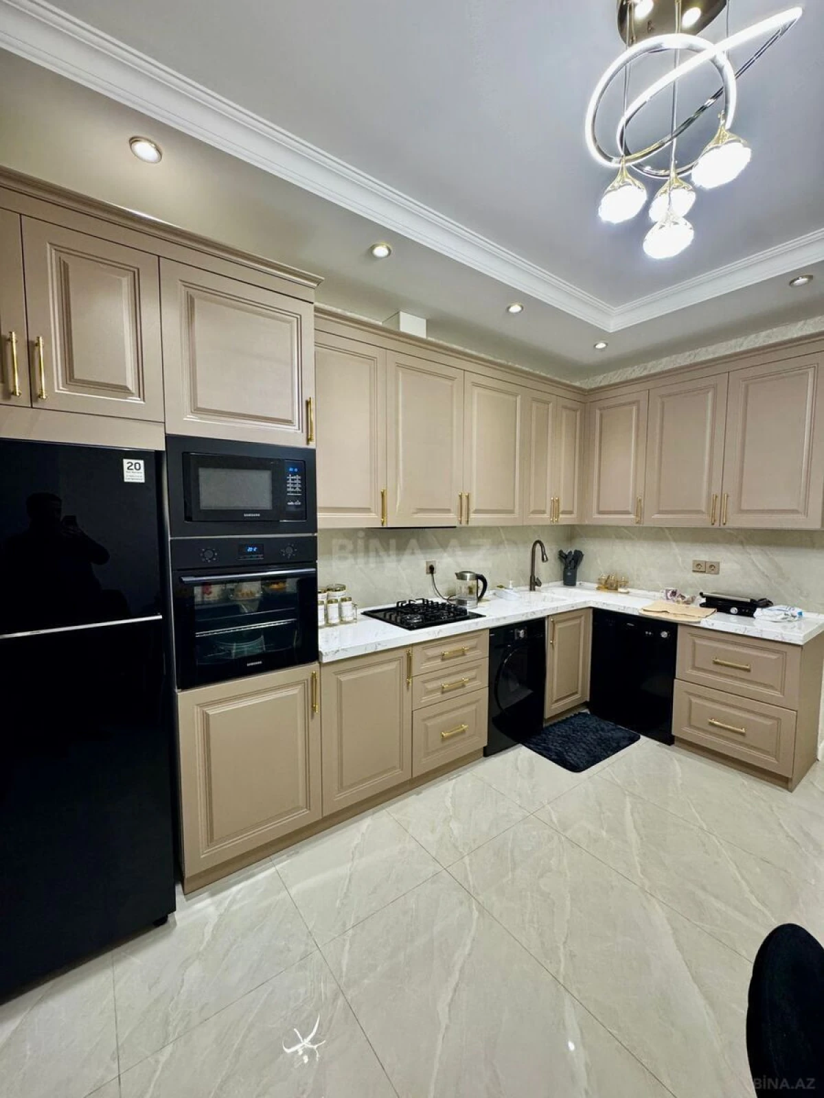 Satılır 3 otaqlı mənzil 128 m²