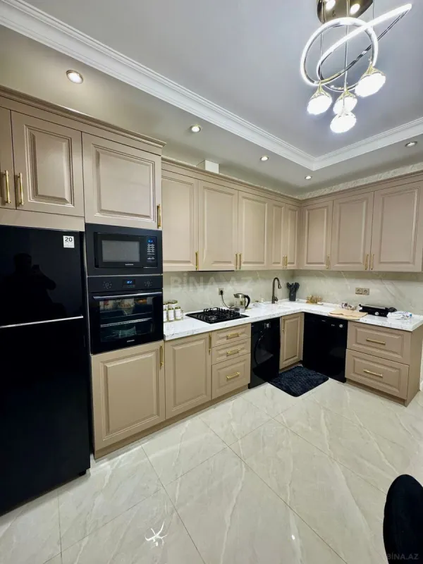 Satılır 3 otaqlı mənzil 128 m²