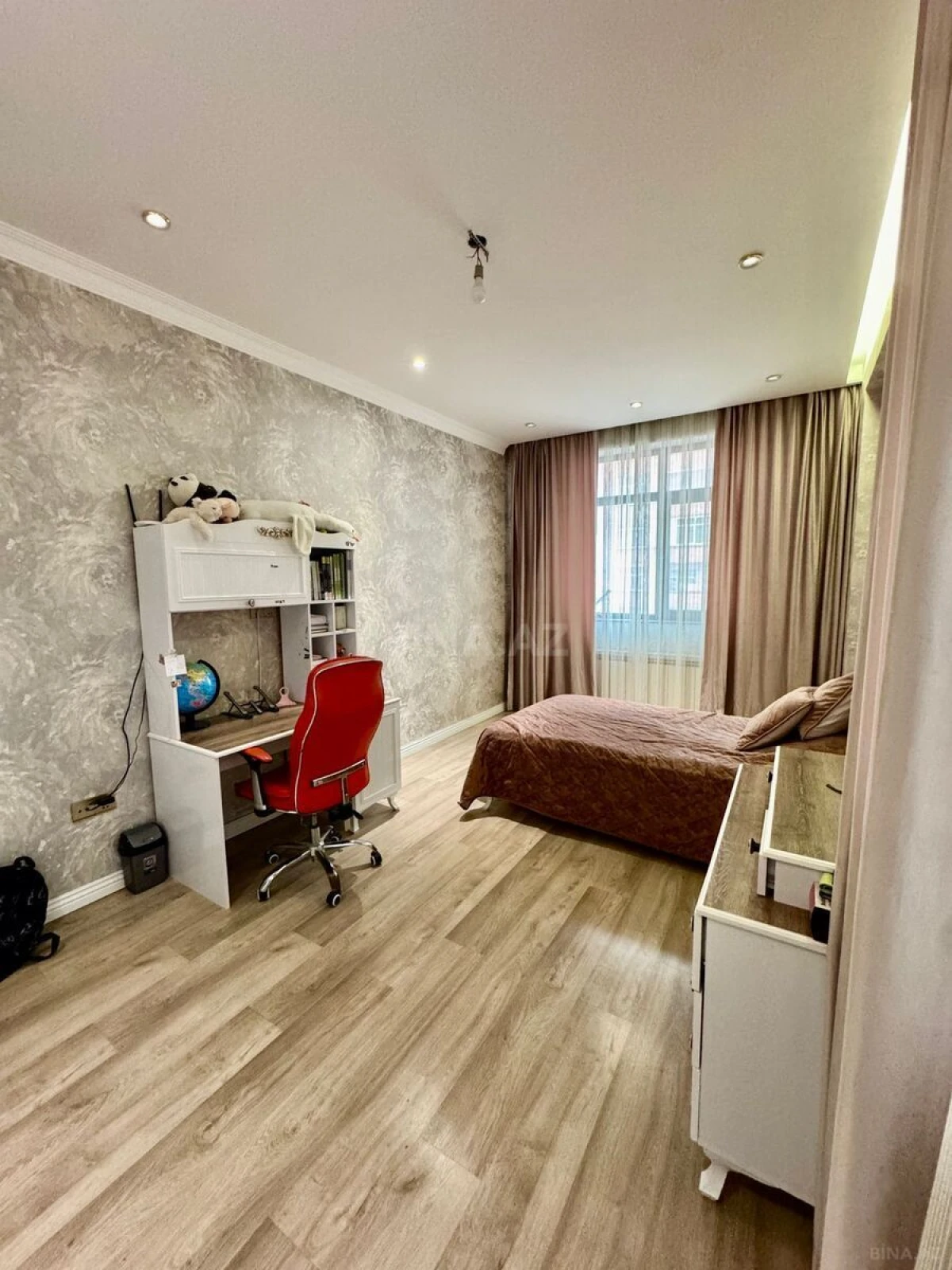 Satılır 3 otaqlı mənzil 128 m²