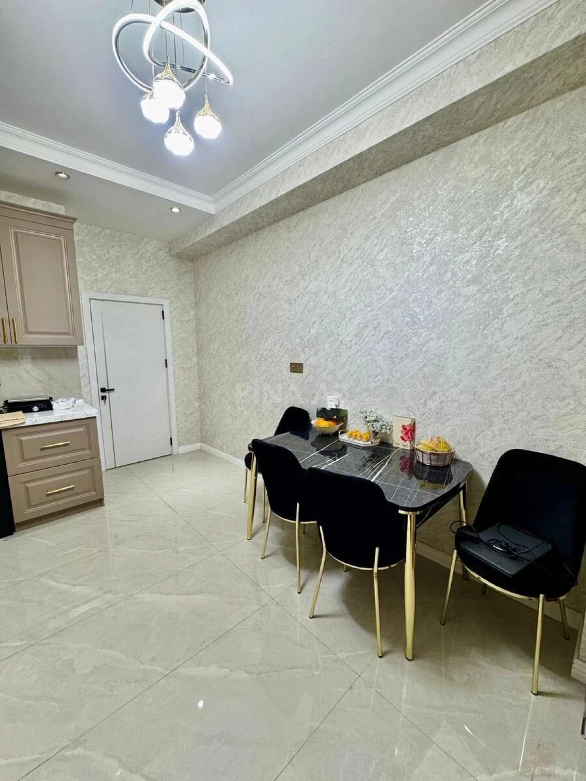 Satılır 3 otaqlı mənzil 128 m²