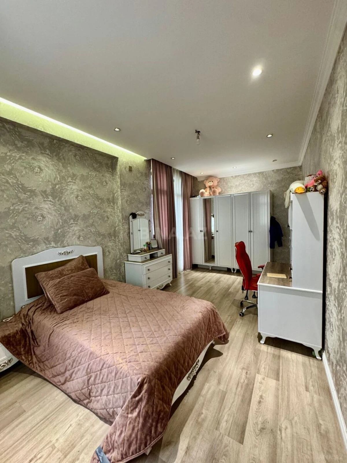 Satılır 3 otaqlı mənzil 128 m²