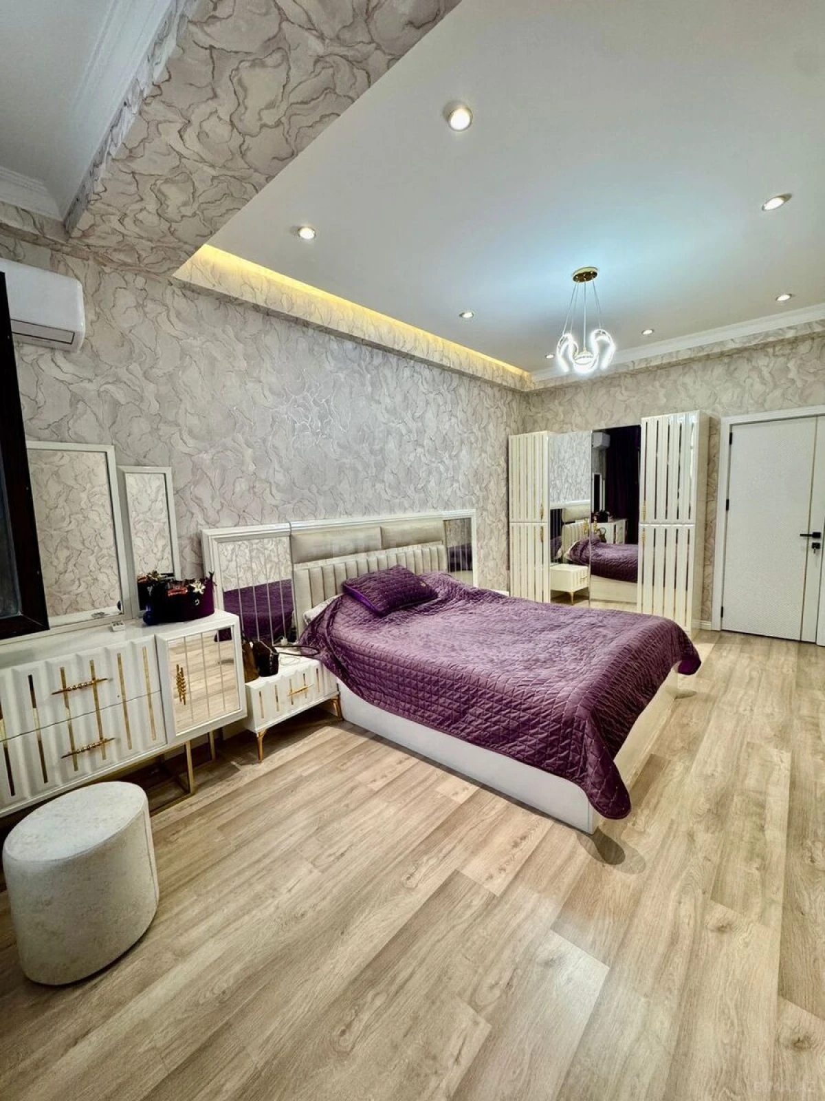 Satılır 3 otaqlı mənzil 128 m²