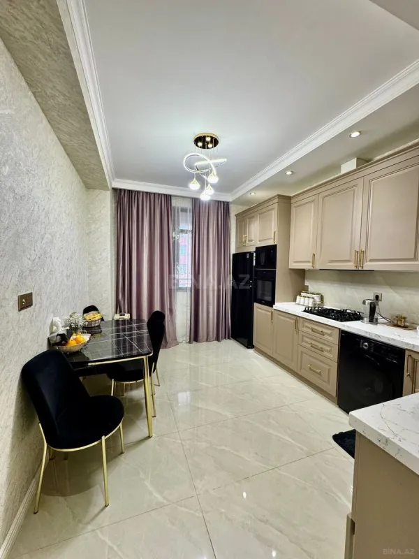 Satılır 3 otaqlı mənzil 128 m²