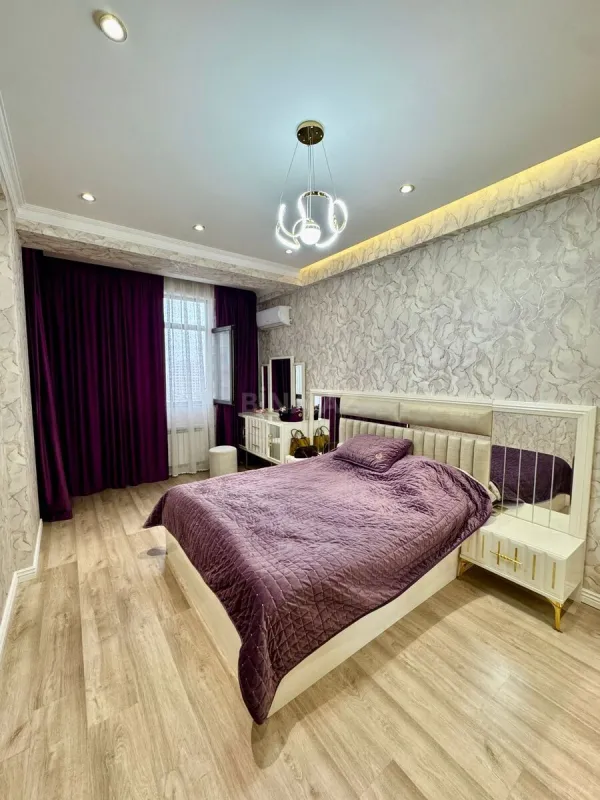 Satılır 3 otaqlı mənzil 128 m²