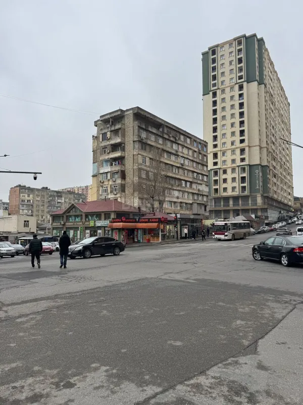 Satılır 3 otaqlı mənzil 128 m²