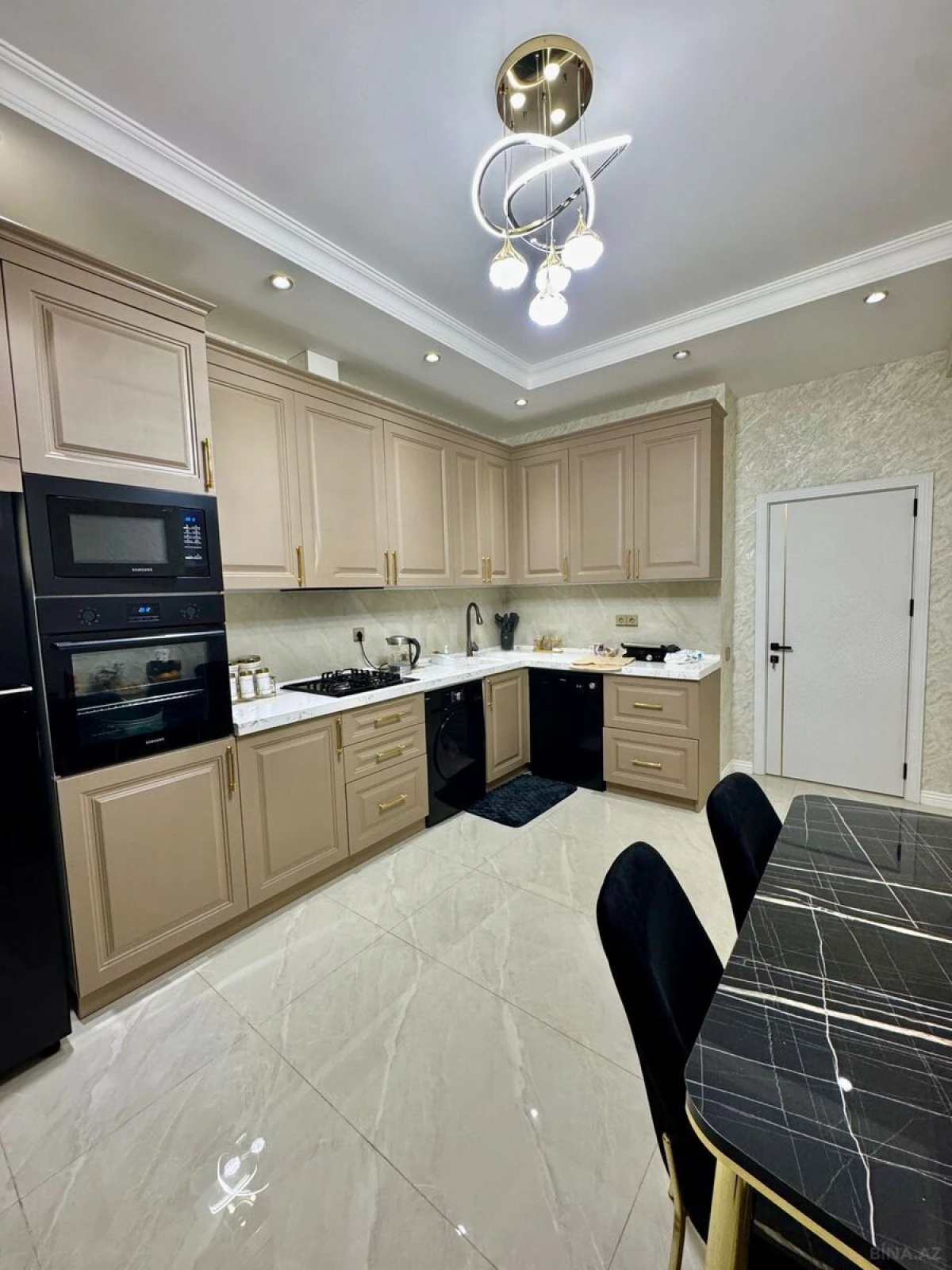 Satılır 3 otaqlı mənzil 128 m²