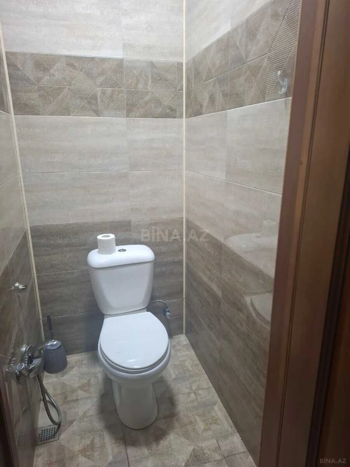 Satılır 4 otaqlı mənzil 147 m²