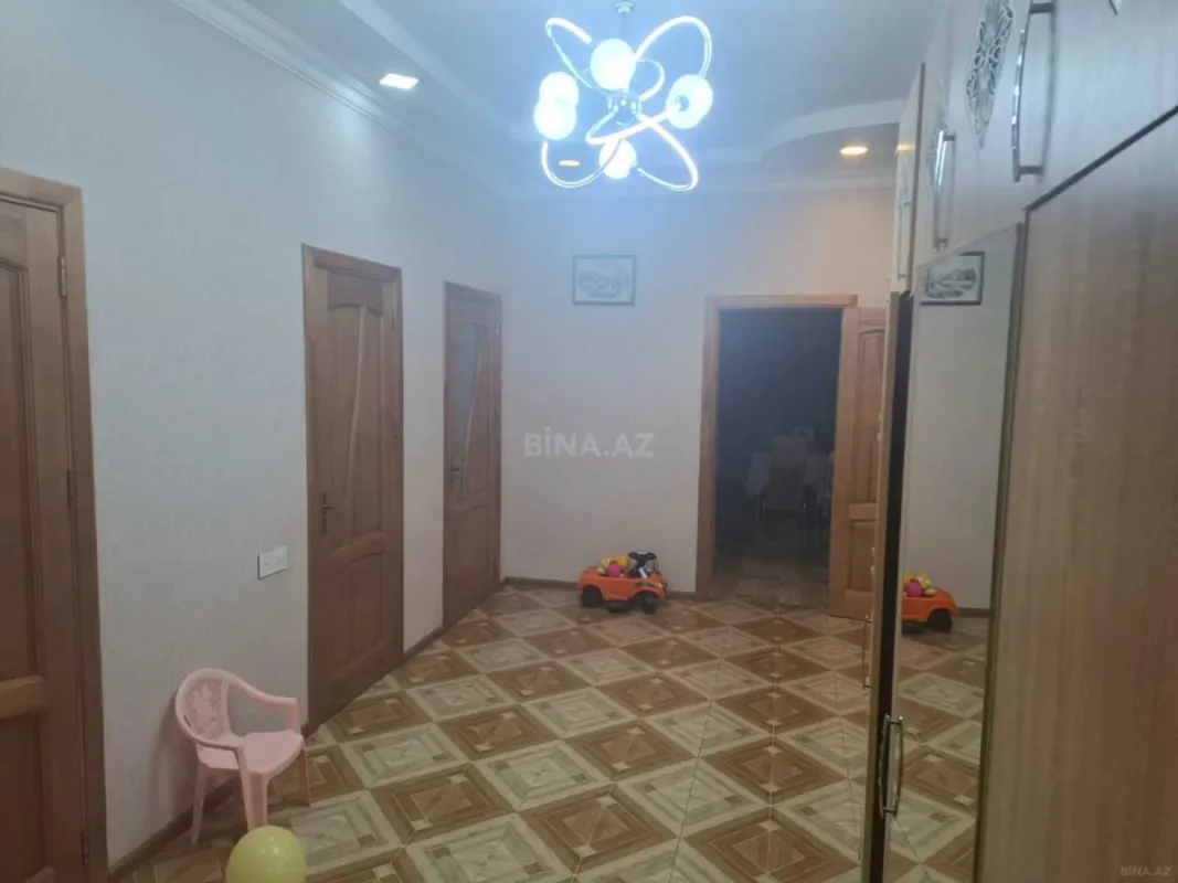 Satılır 4 otaqlı mənzil 147 m²