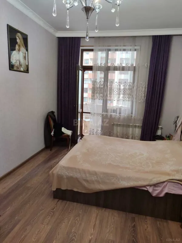 Satılır 4 otaqlı mənzil 147 m²