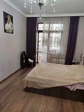 Satılır 4 otaqlı mənzil 147 m²