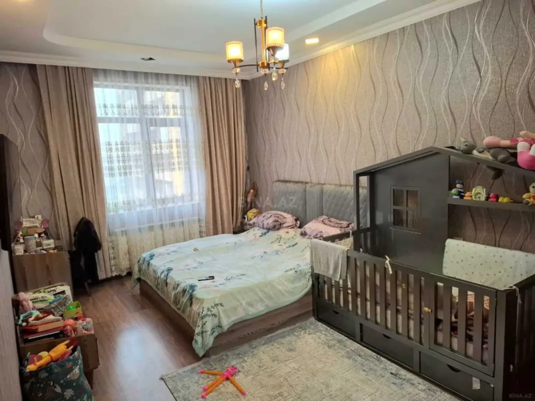 Satılır 4 otaqlı mənzil 147 m²