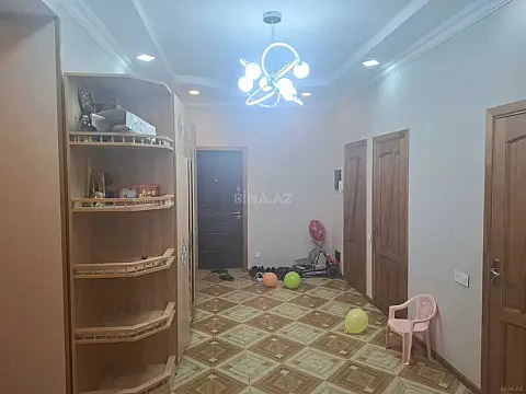 Satılır 4 otaqlı mənzil 147 m²