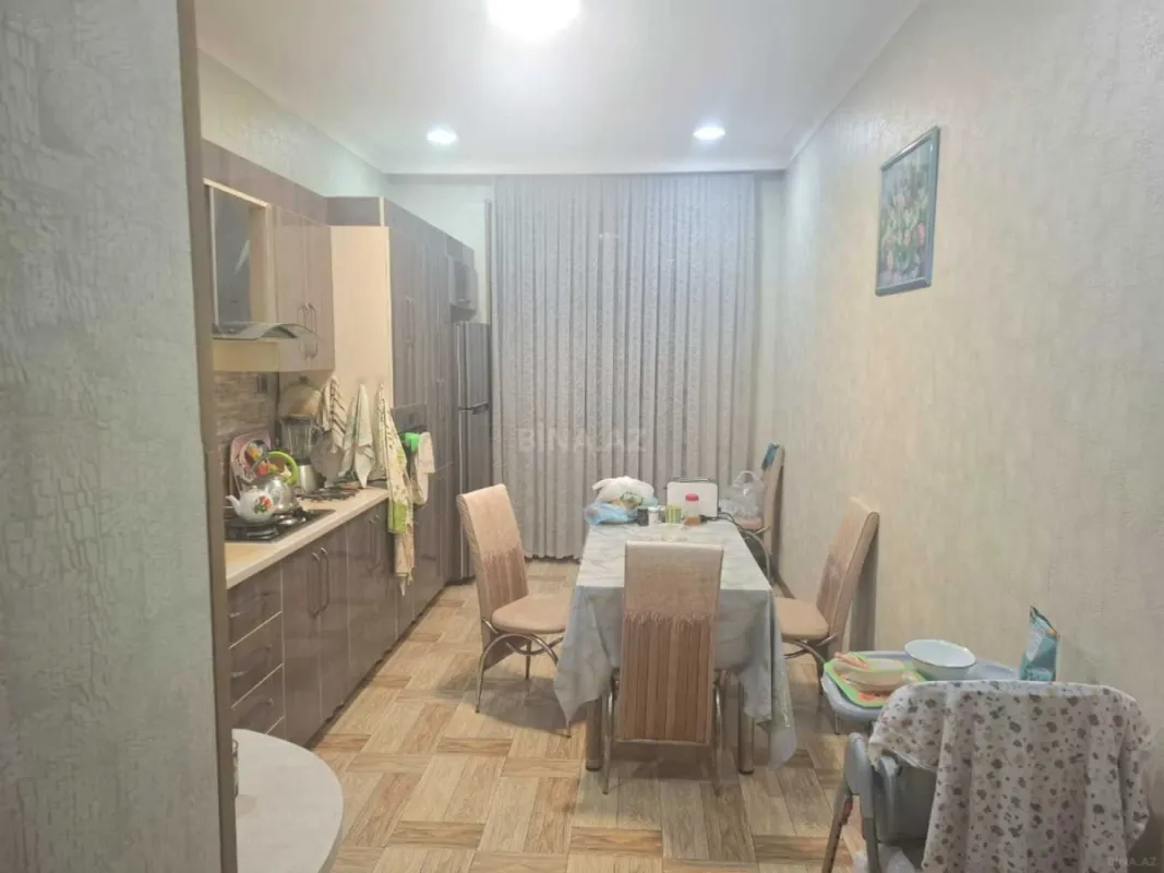 Satılır 4 otaqlı mənzil 147 m²