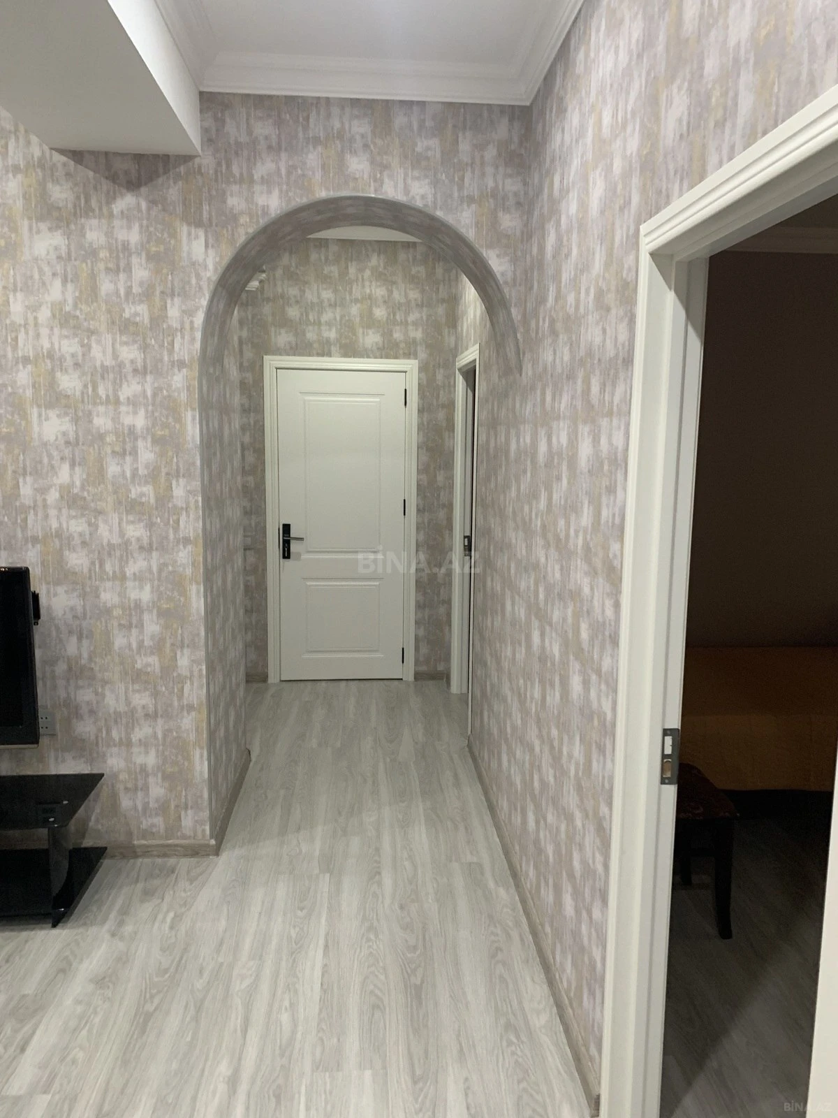 Satılır 5 otaqlı mənzil 132 m²